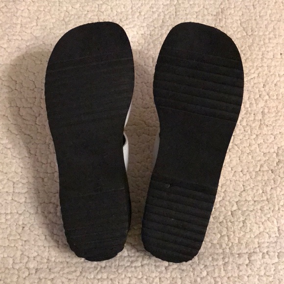 ⛔️SOLD⛔️Vintage sandals💦 - Picture 2 of 3